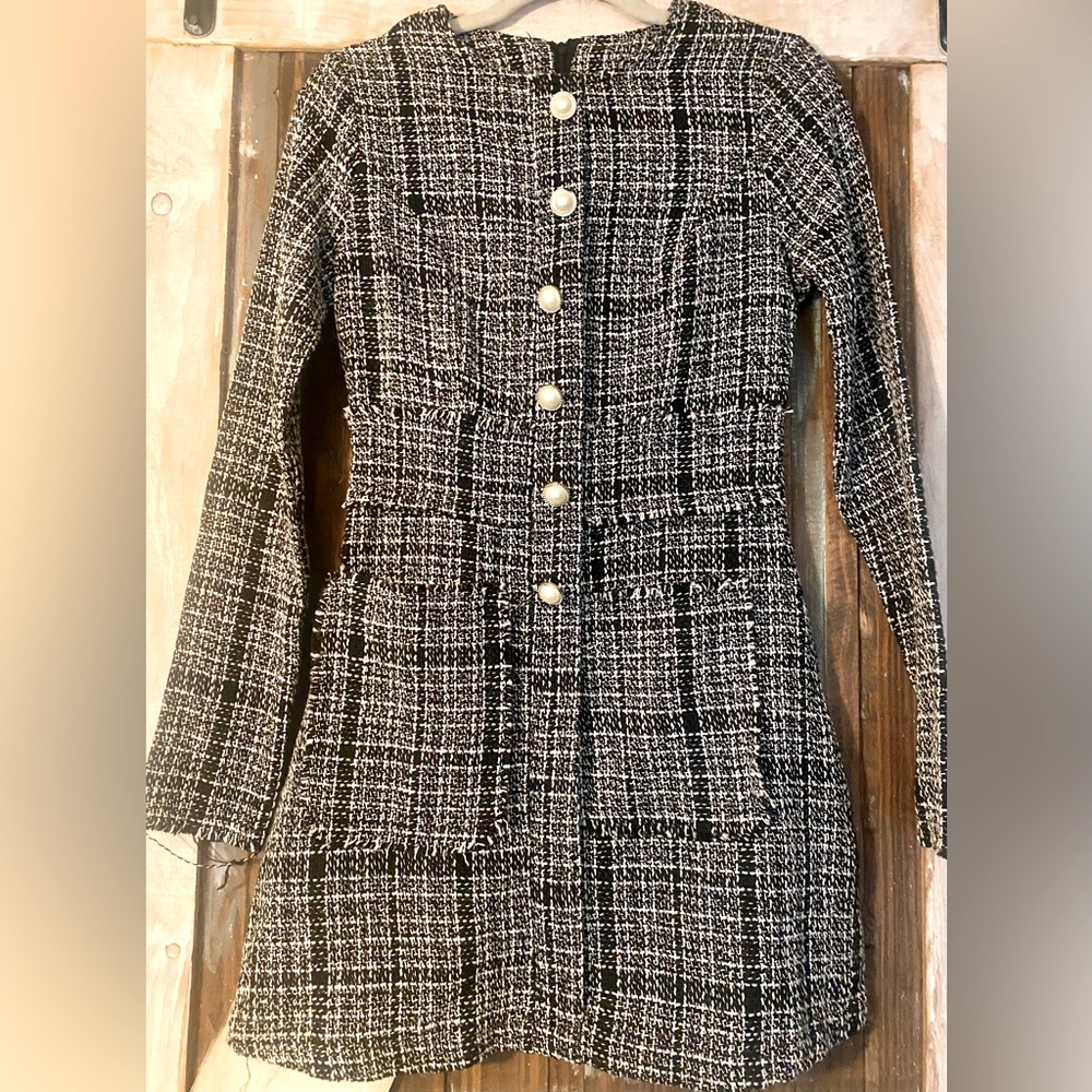 NWOT Tweed dress in black and off white with pearl buttons Sz Small